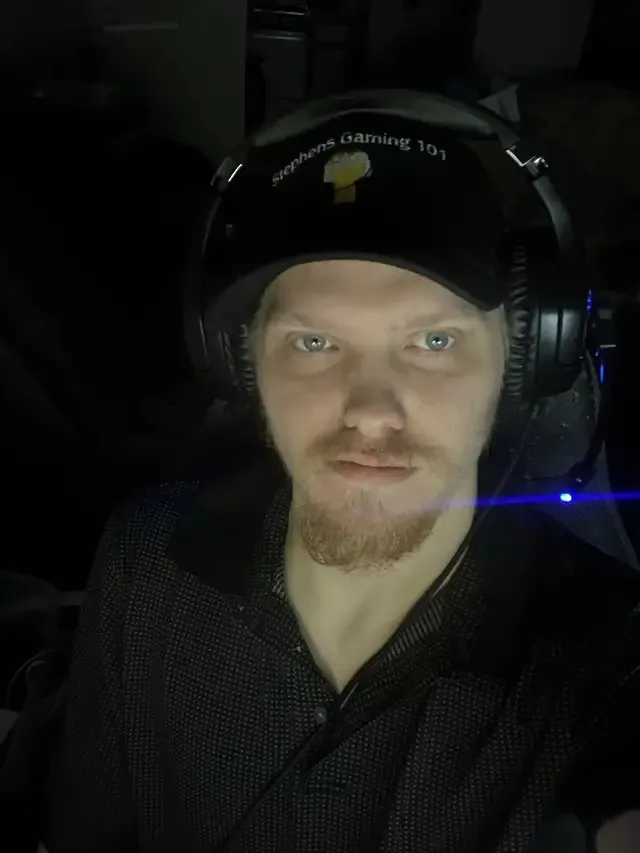 Stephens Gaming 101 creator wearing a gaming headset